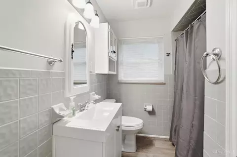 Bath - 5 Imbler Dr, Greenhills, OH 45218 photo 2 of 4