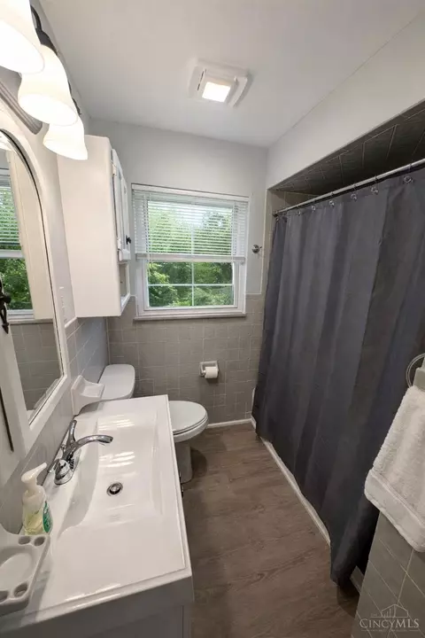 Bath - 5 Imbler Dr, Greenhills, OH 45218 photo 1 of 4