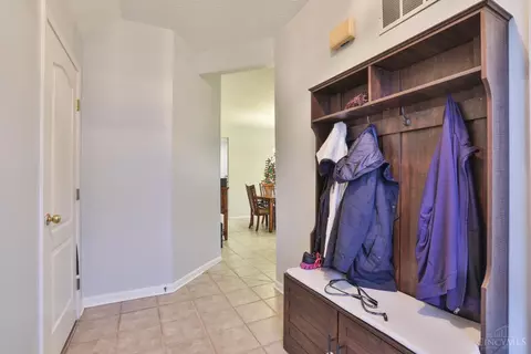 2396 Buddleia Ct, Cincinnati, OH 45239 photo 4