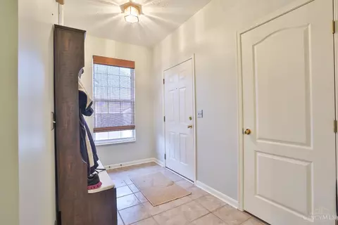 2396 Buddleia Ct, Cincinnati, OH 45239 photo 3