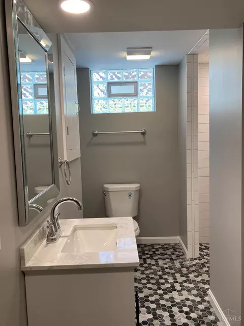 Bath - 1418 Covedale Ave, Cincinnati, OH 45238 photo 2 of 2