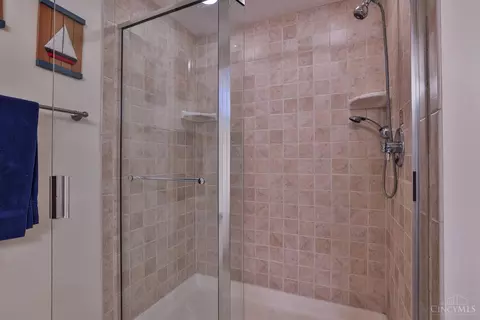 Bath - 885 Southerness Dr, Cincinnati, OH 45245 photo 6 of 6