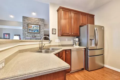 Kitchen - 885 Southerness Dr, Cincinnati, OH 45245 photo 3 of 6
