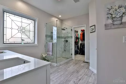 Bath - 885 Southerness Dr, Cincinnati, OH 45245 photo 1 of 6