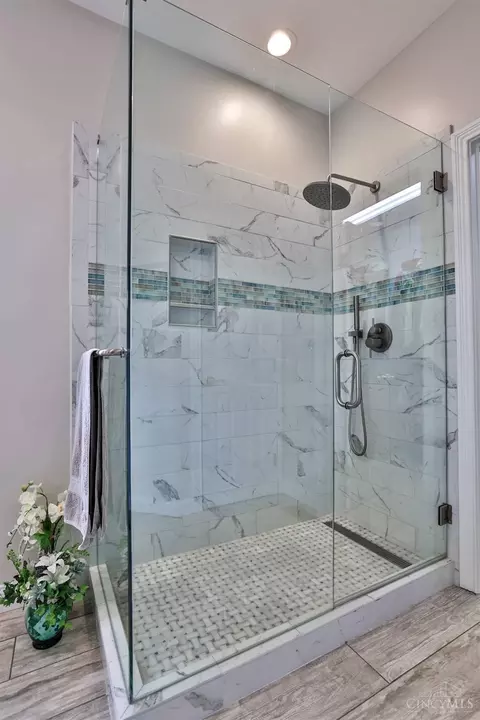 Bath - 885 Southerness Dr, Cincinnati, OH 45245 photo 3 of 6