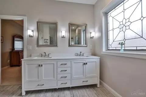 Bath - 885 Southerness Dr, Cincinnati, OH 45245 photo 2 of 6