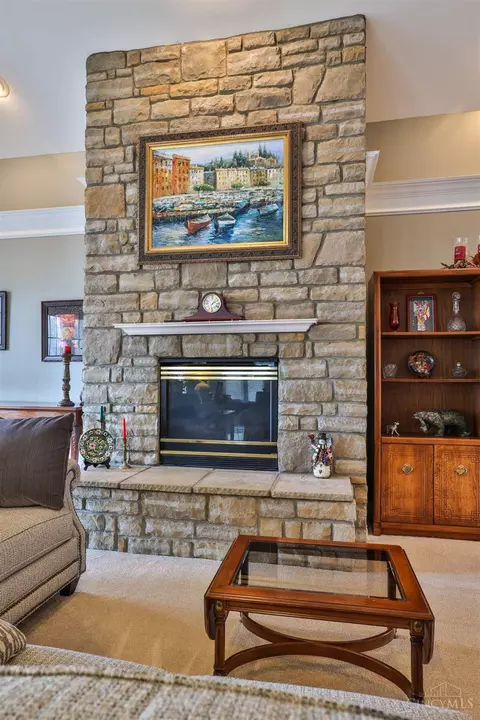 Living - 885 Southerness Dr, Cincinnati, OH 45245 photo 11 of 12