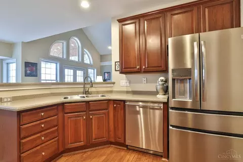 Kitchen - 885 Southerness Dr, Cincinnati, OH 45245 photo 5 of 6