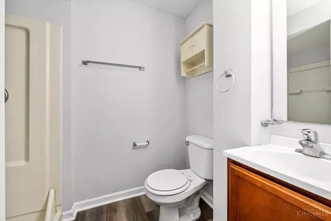 Bath - 3213 Vine St, Cincinnati, OH 45220 photo 4 of 4