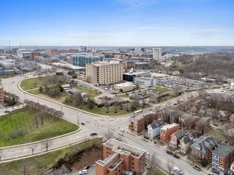 View/Area - 3213 Vine St, Cincinnati, OH 45220 photo 4 of 6