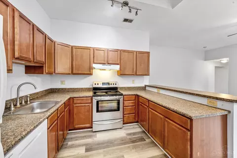 Kitchen - 3213 Vine St, Cincinnati, OH 45220 photo 2 of 2