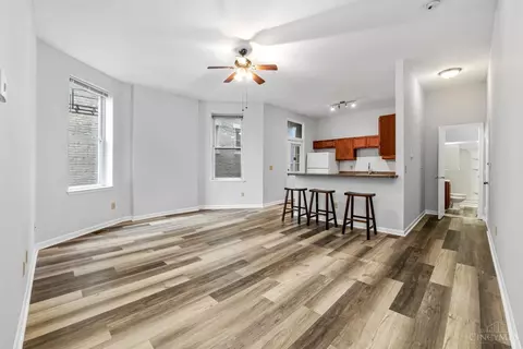 Living - 3213 Vine St, Cincinnati, OH 45220 photo 1 of 7