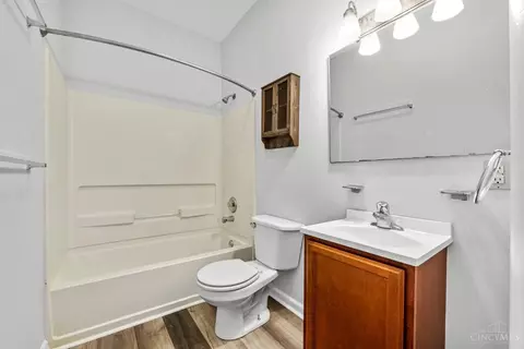 Bath - 3213 Vine St, Cincinnati, OH 45220 photo 1 of 4
