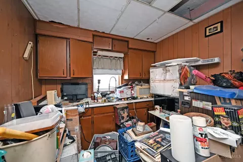 Kitchen - 11717 Hamilton Ave, Cincinnati, OH 45231 photo 4 of 4
