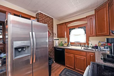 Kitchen - 11717 Hamilton Ave, Cincinnati, OH 45231 photo 1 of 4