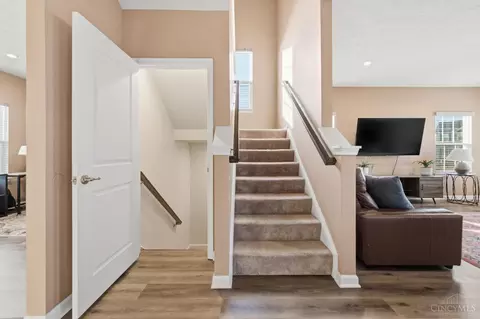 Entry Way - 9457 Morris Dr, Harrison, OH 45030 photo 3 of 7