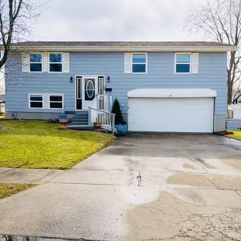 899 Tradewind Dr, Mason, OH 45040