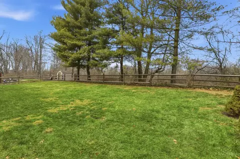 Exterior - 7468 Kingston View Ct, Cincinnati, OH 45255 photo 3 of 8