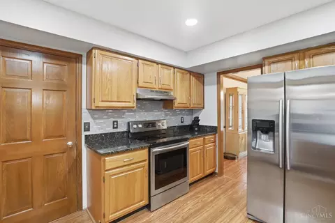Kitchen - 7468 Kingston View Ct, Cincinnati, OH 45255 photo 4 of 5