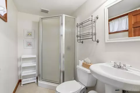 Bath - 7468 Kingston View Ct, Cincinnati, OH 45255 photo 5 of 5