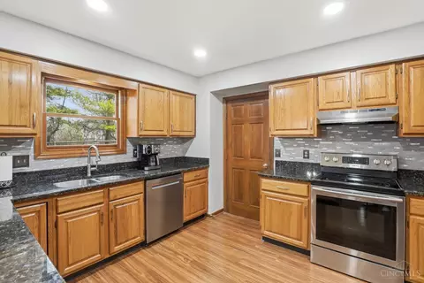 Kitchen - 7468 Kingston View Ct, Cincinnati, OH 45255 photo 1 of 5