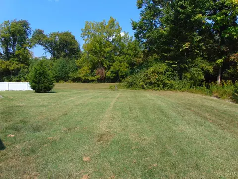 Exterior - 1202 Ashmore Ct, Cincinnati, OH 45231 photo 2 of 3