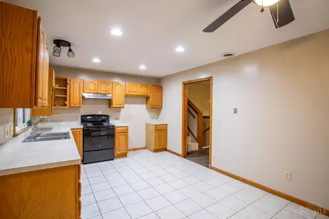 Kitchen - 20 Douglas Cir, Georgetown, OH 45121 photo 2 of 2