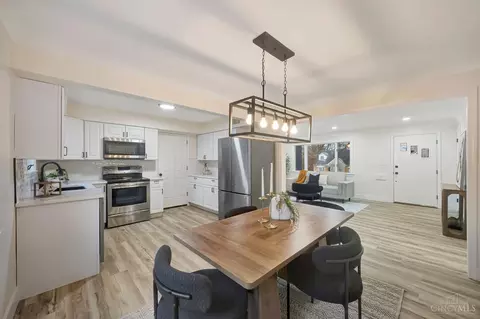 Dining - 3286 Tulsa Ct, Cincinnati, OH 45238 photo 3 of 4