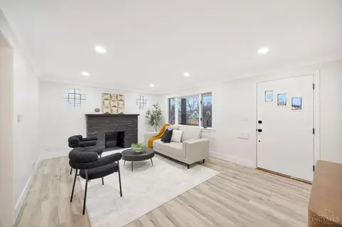 Living - 3286 Tulsa Ct, Cincinnati, OH 45238 photo 1 of 4