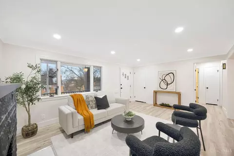 Living - 3286 Tulsa Ct, Cincinnati, OH 45238 photo 2 of 4