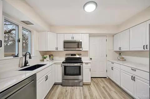 Kitchen - 3286 Tulsa Ct, Cincinnati, OH 45238 photo 2 of 2