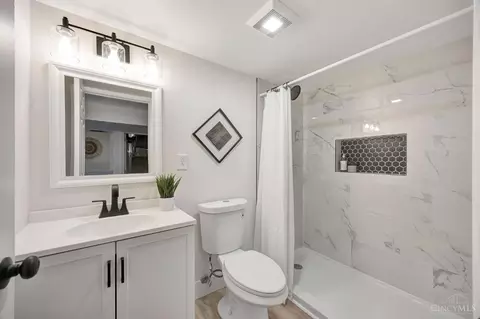 Bath - 3286 Tulsa Ct, Cincinnati, OH 45238 photo 1 of 2
