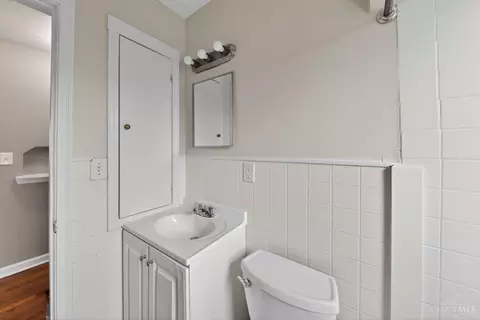 Bath - 1877 Ashbrook Dr, Cincinnati, OH 45238 photo 1 of 2