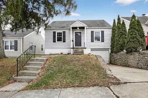 1877 Ashbrook Dr, Cincinnati, OH 45238