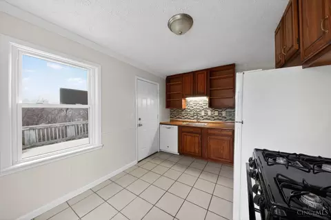Kitchen - 1877 Ashbrook Dr, Cincinnati, OH 45238 photo 2 of 3