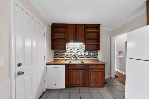 Kitchen - 1877 Ashbrook Dr, Cincinnati, OH 45238 photo 1 of 3