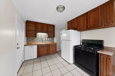 Kitchen - 1877 Ashbrook Dr, Cincinnati, OH 45238 photo 3 of 3