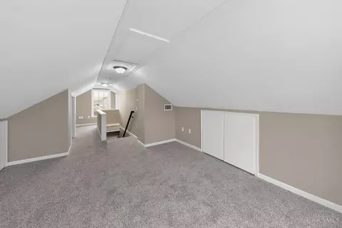 Entry Way - 1877 Ashbrook Dr, Cincinnati, OH 45238 photo 2 of 3
