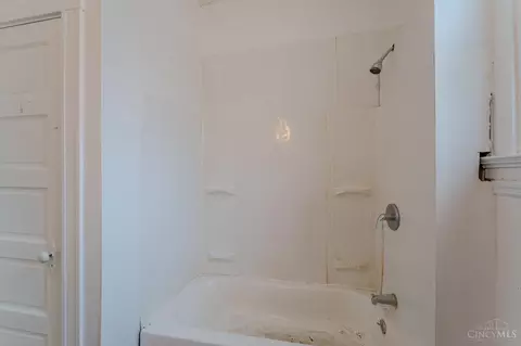 Bath - 3610 Bevis Ave, Cincinnati, OH 45207 photo 4 of 4
