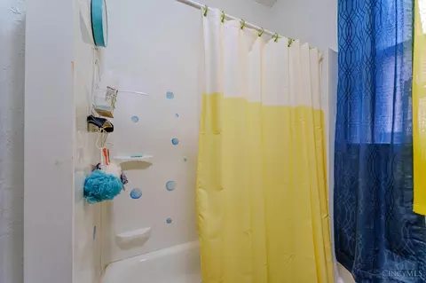 Bath - 3610 Bevis Ave, Cincinnati, OH 45207 photo 2 of 4