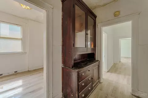 Entry Way - 3610 Bevis Ave, Cincinnati, OH 45207 photo 5 of 5