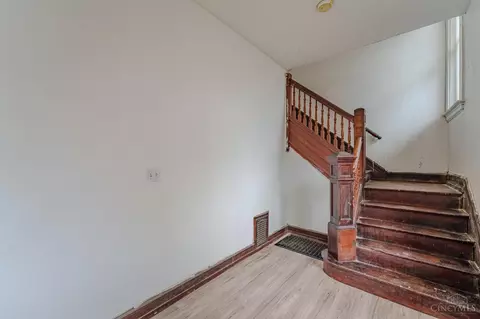 Entry Way - 3610 Bevis Ave, Cincinnati, OH 45207 photo 4 of 5
