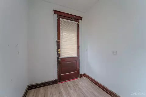 Entry Way - 3610 Bevis Ave, Cincinnati, OH 45207 photo 3 of 5
