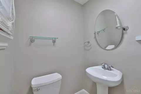 Bath - 4136 Maple Dr, Cincinnati, OH 45209 photo 2 of 3