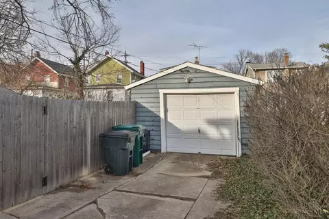 Exterior - 4136 Maple Dr, Cincinnati, OH 45209 photo 8 of 9