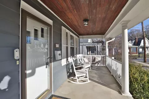Exterior - 4136 Maple Dr, Cincinnati, OH 45209 photo 2 of 9