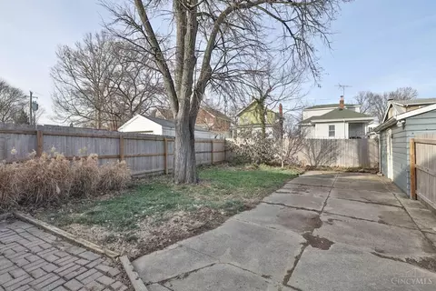 Exterior - 4136 Maple Dr, Cincinnati, OH 45209 photo 6 of 9