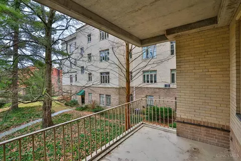 Exterior - 2376 Madison Rd, Cincinnati, OH 45208 photo 4 of 8