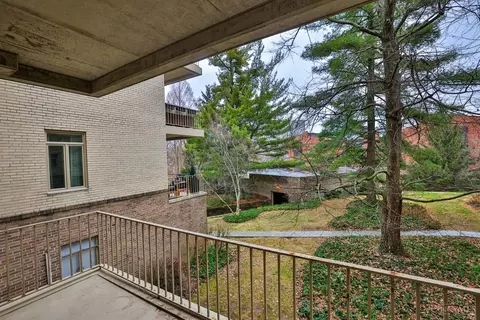 Exterior - 2376 Madison Rd, Cincinnati, OH 45208 photo 5 of 8
