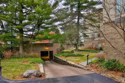 Exterior - 2376 Madison Rd, Cincinnati, OH 45208 photo 6 of 8